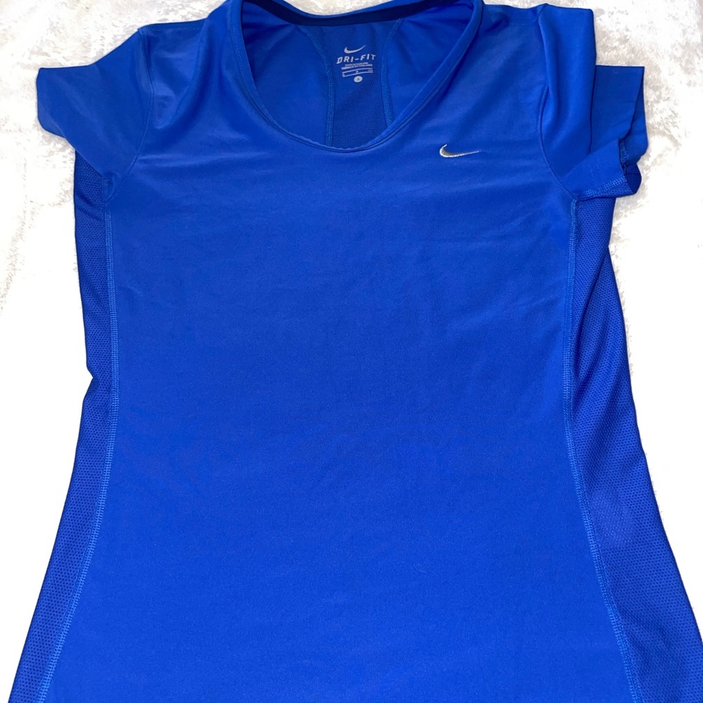 Nike dri fit size small